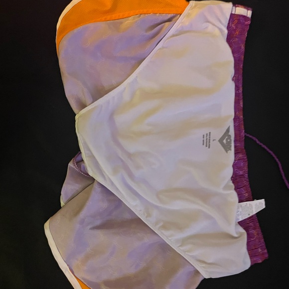 Women's pony Purple‎ Patterned Shorts - Picture 9 of 9